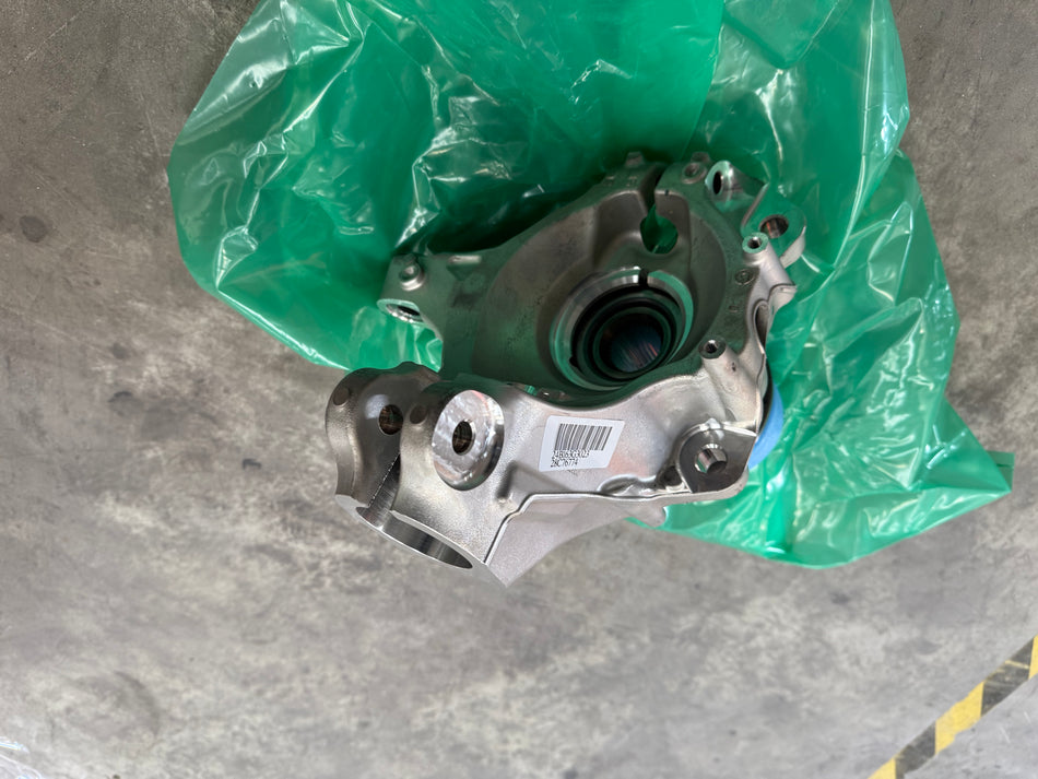 LR178182 - Wheel Knuckle & Hub