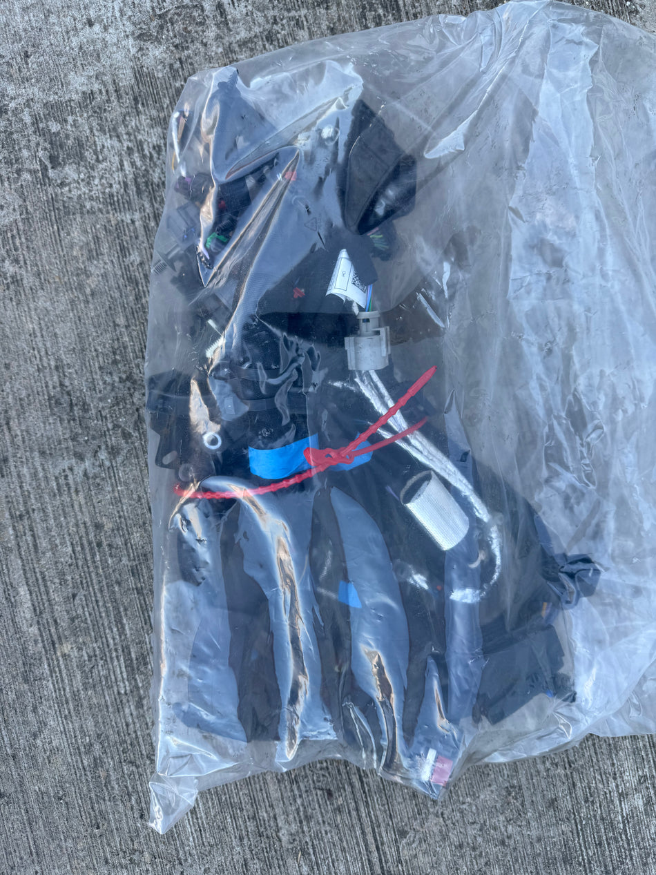 LR128695 - Land Rover Wiring - Engine