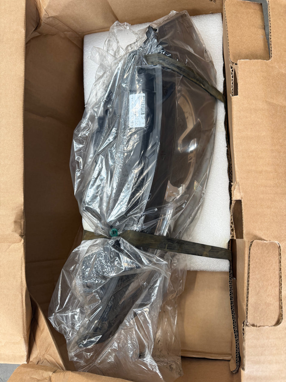 LR137223 - Land Rover Headlamp