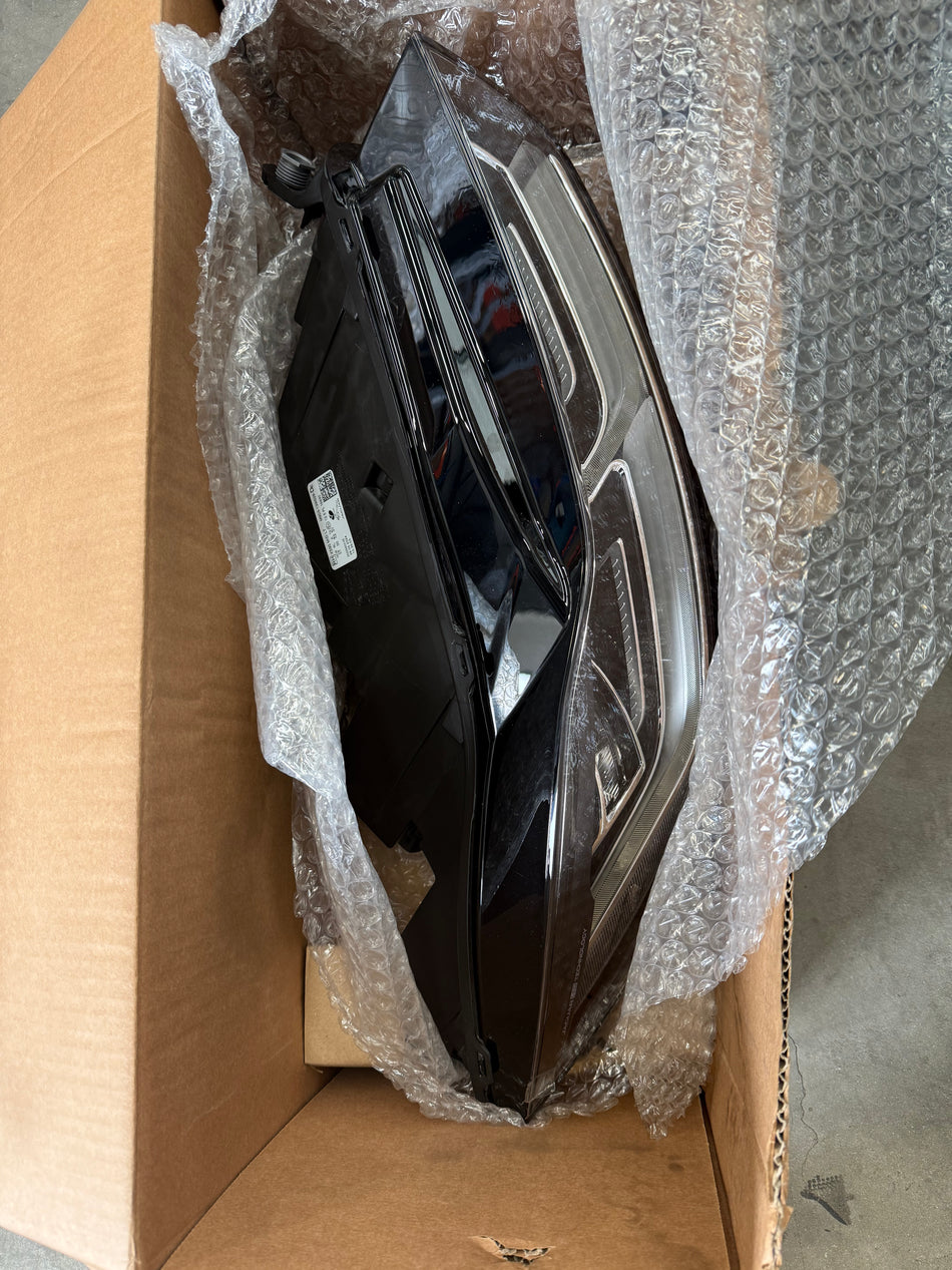 T4K19695 - JAGUAR I-PACE X590 Front Right Headlight RHD
