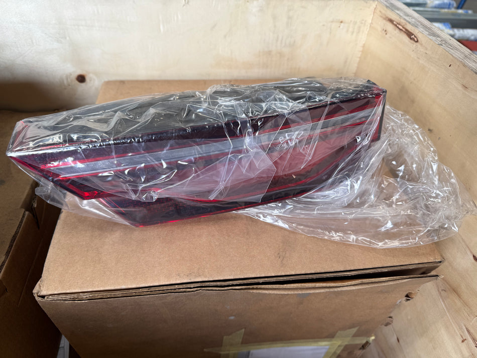 T4A44678 - GENUINE Jaguar F Pace 2021 Onwards Offside Right Hand Inner Light