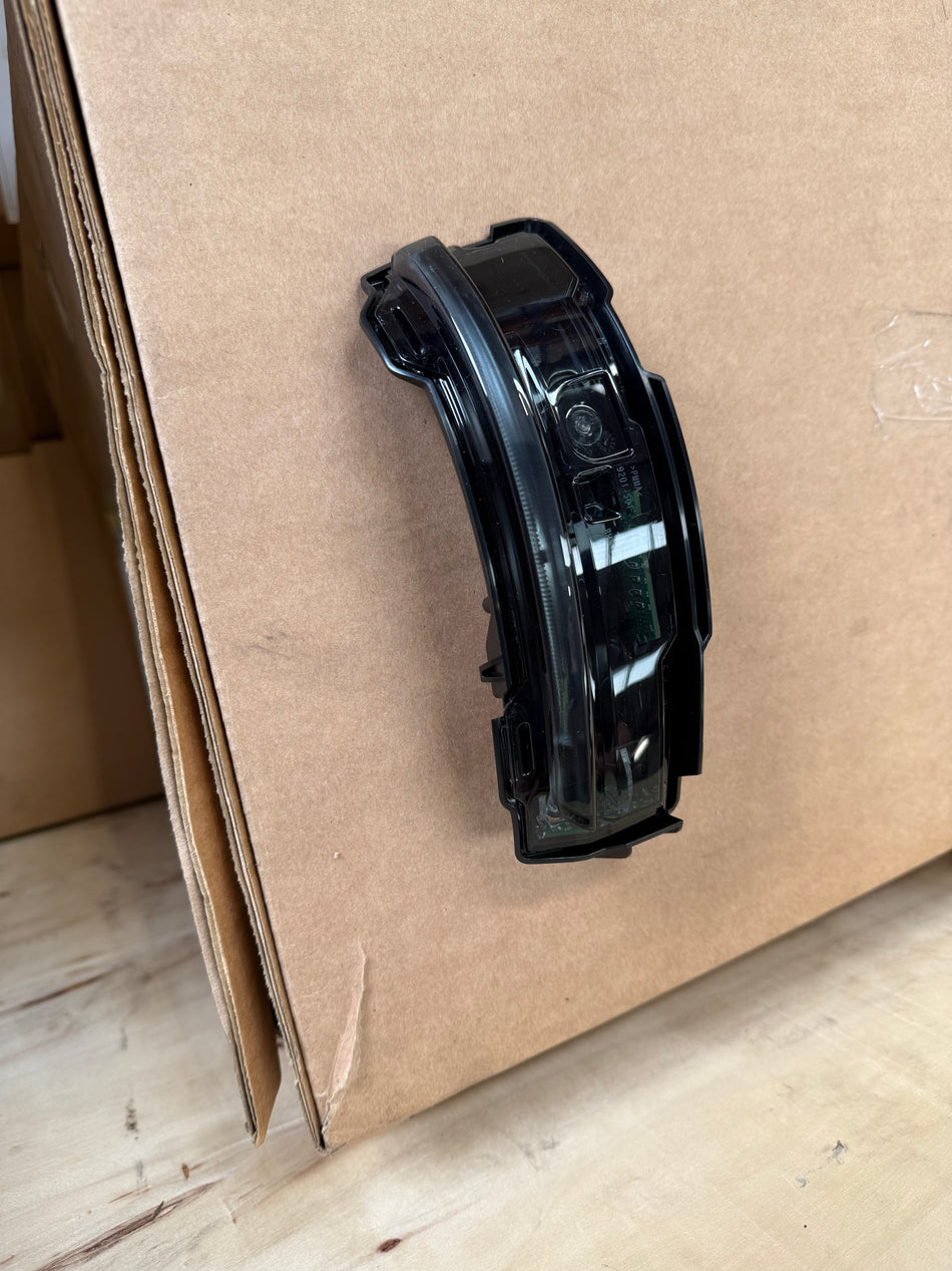 LR114757 - Land Rover Lamp - Side Flasher