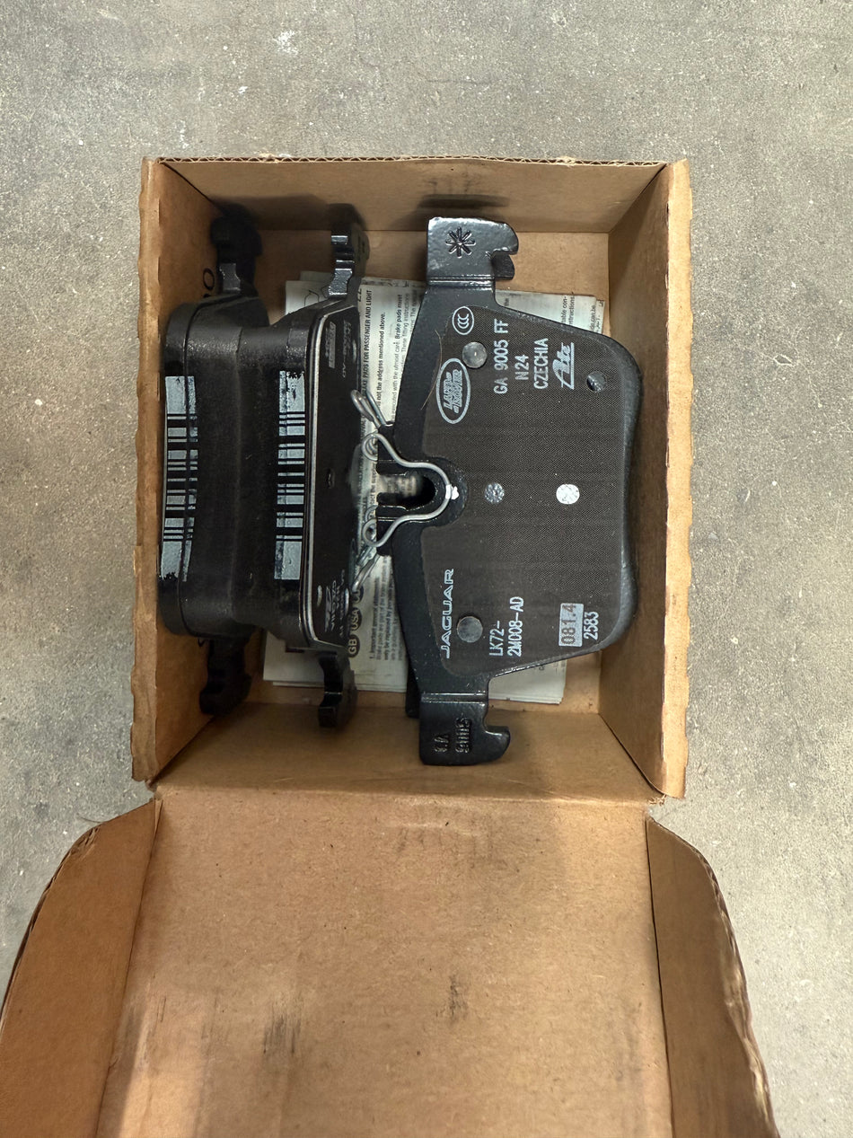 LR160460 - Rear Brake Pad Set from Chassis LH000001