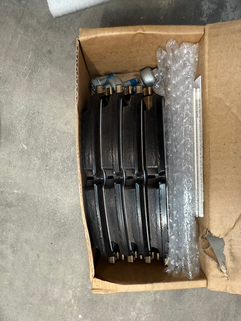 LR162044 - Ferodo Branded Front Brake Pads for Range Rover Sport L494