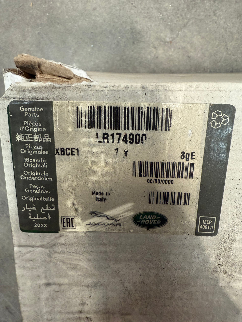 LR174900 - Brake Pads - Less Springs