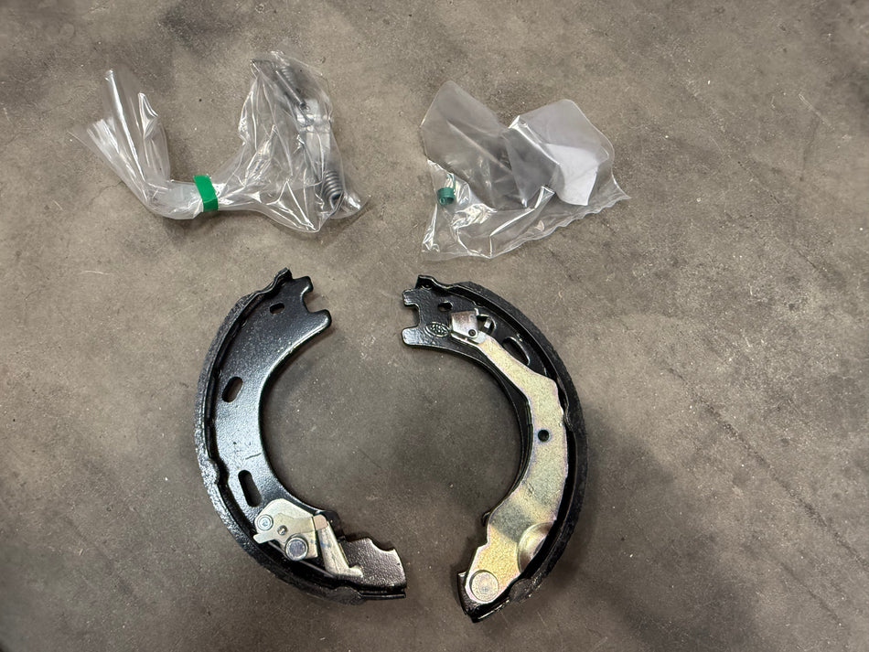 LR031947 - Land Rover Kit - Brake Lining