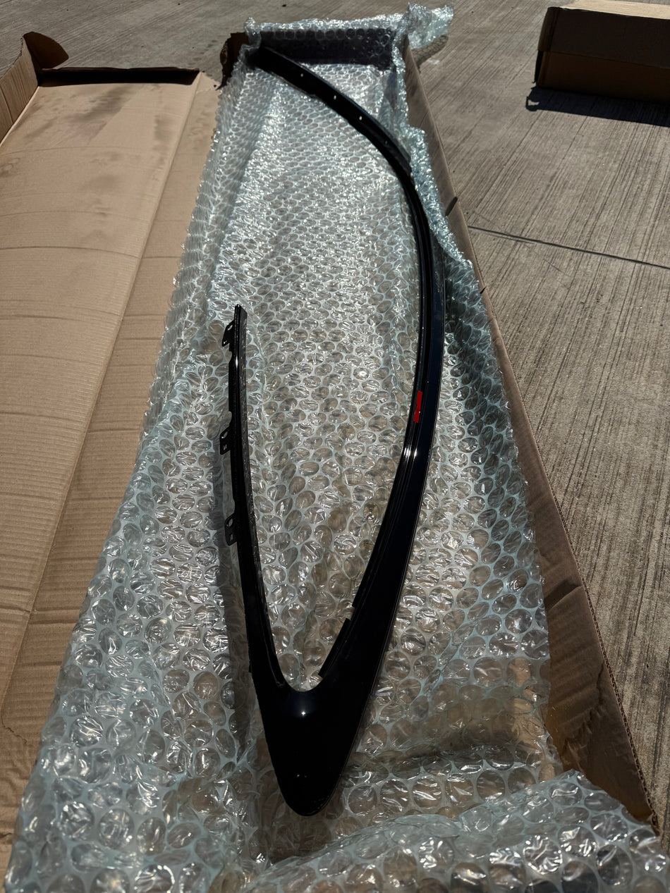 T2R66551 - LH Rear Quarter Glass Finisher