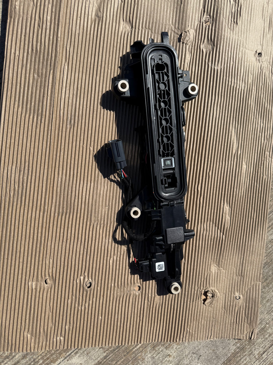 LR178957 - HANDLE - DOOR - OUTER