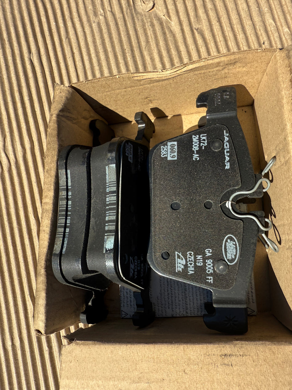 T2H42286 - BRAKE PAD AXLE SET