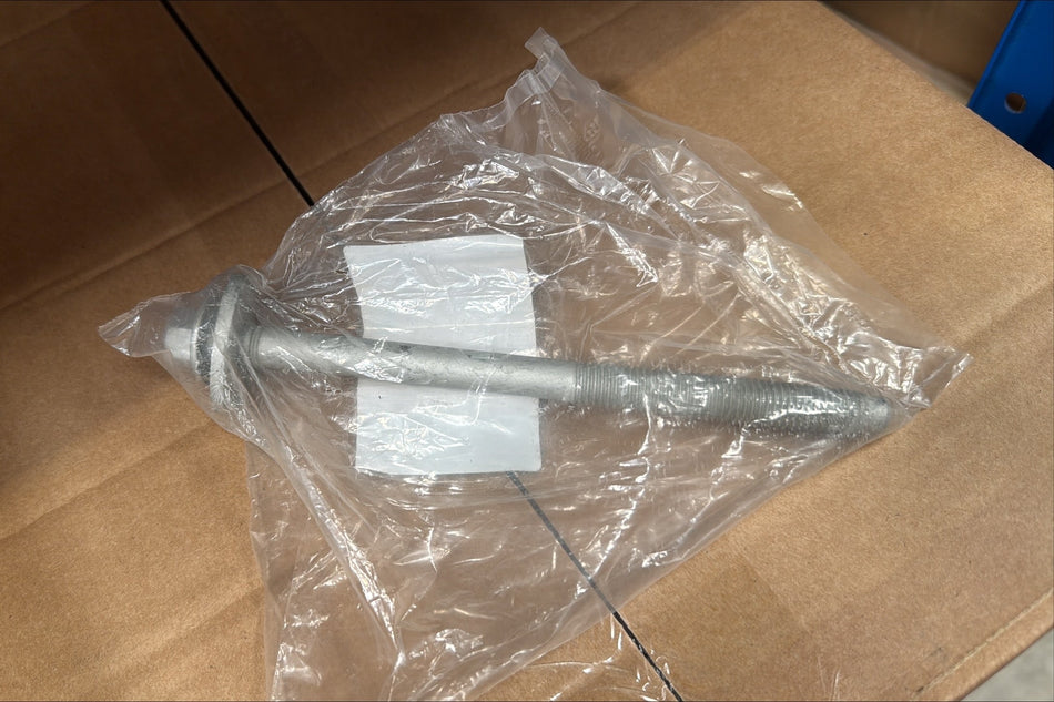 C2Z2226 - Jaguar Bolt and washer
