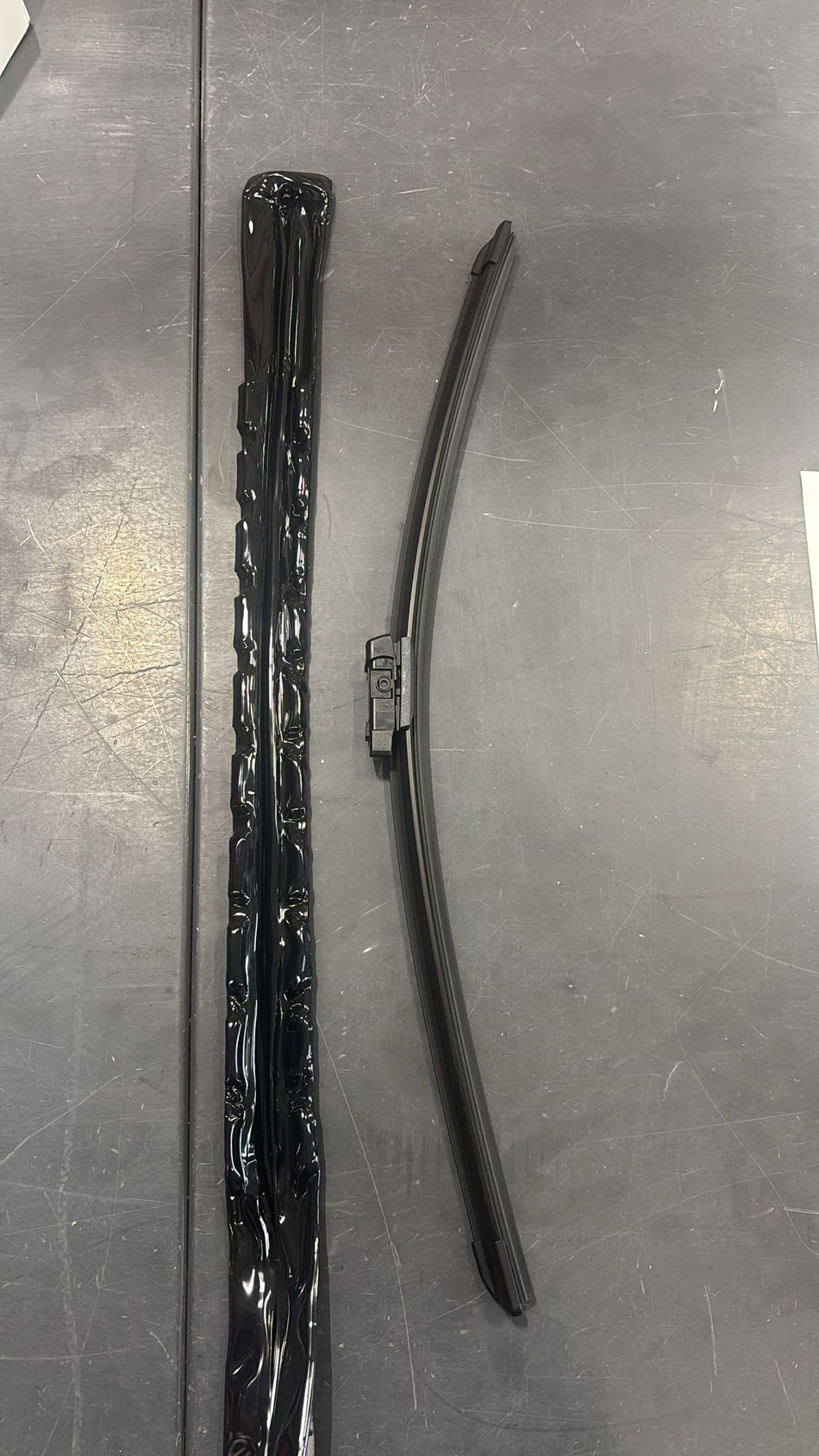 LR114648 - Land Rover Blade - Wiper