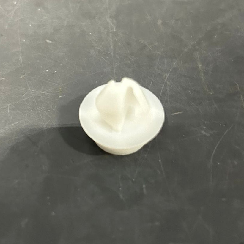 LR028939 - LAND ROVER CLIP